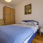 Charmantes Nur 200 Meter Zum Mit Parkplatz, Spuelmaschine, Grillbereich Jadranovo