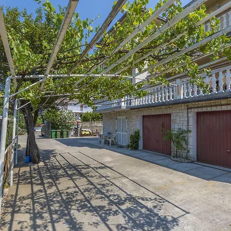 Charmantes Nur 200 Meter Zum Mit Parkplatz, Spuelmaschine, Grillbereich Apartment Jadranovo